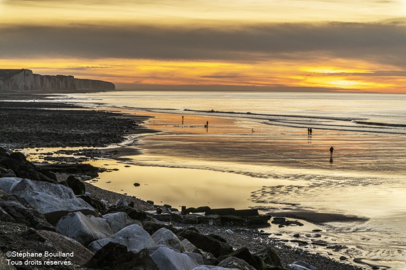 Coucher de soleil sur les falaises à Ault