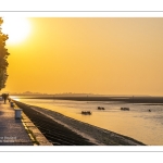 Animation sur les quais de Saint-Valery le soir venu