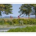 cyclistes le long du chenal à Saint-valery