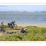 un petit moment de lecture au bord du fleuve