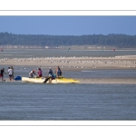 Pirogues indonésiennes et Canoë-Kayak dans le chenal de la Somme