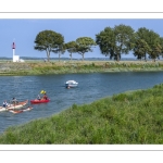 Pirogues indonésiennes et Canoë-Kayak dans le chenal de la Somme